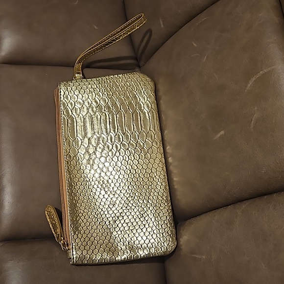 Sharif NWOT gold metallic croc embossed wristlet - Picture 4 of 9